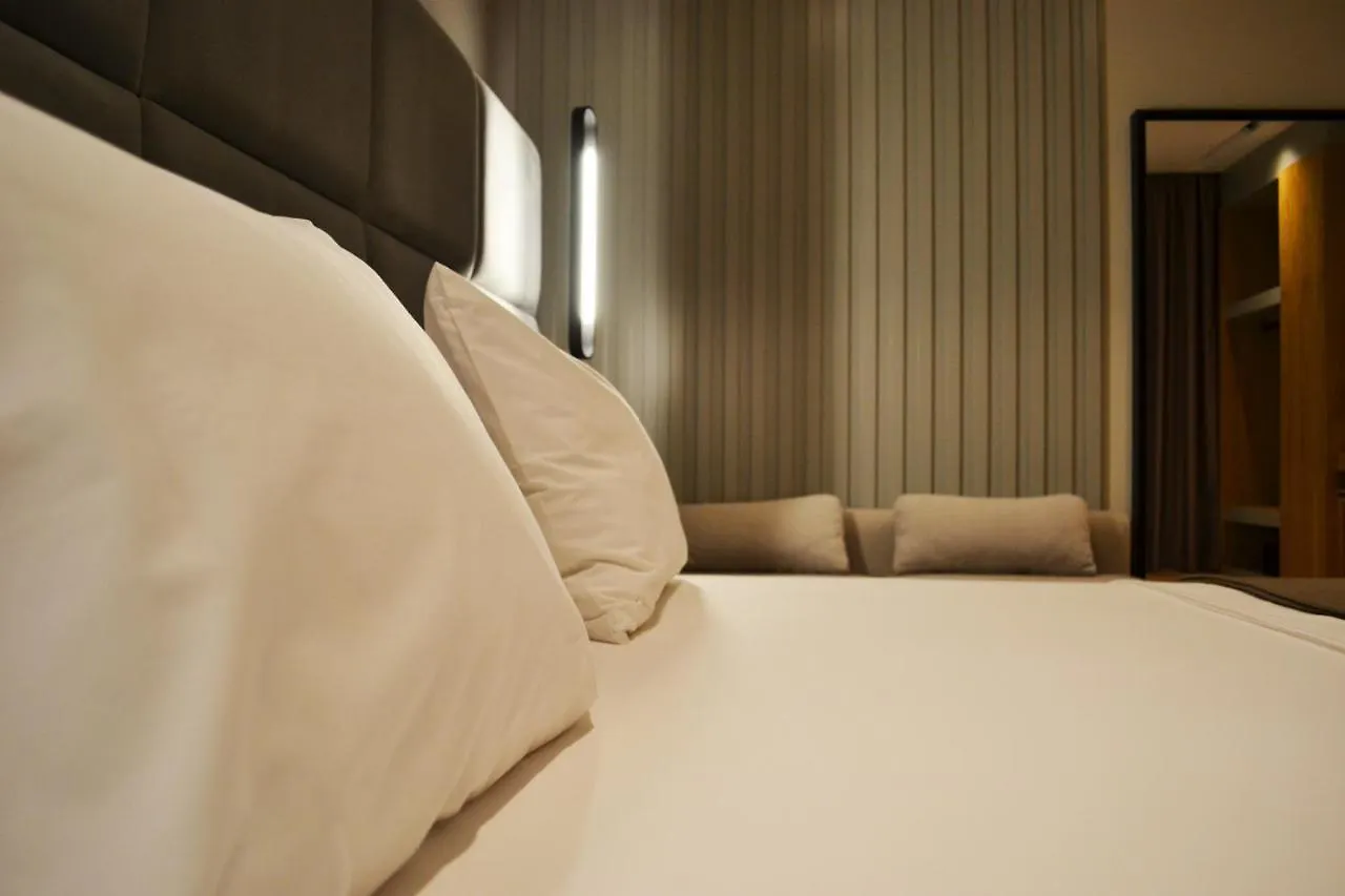 Artnest Luxury Hotel & Suites Sarande 4*,